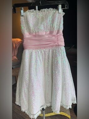 Betsey Johnson Pink/white iridescent sequined Dress size 4
